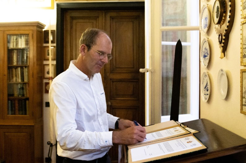 La firma dei Principi dei Diritti dell’Oceano 